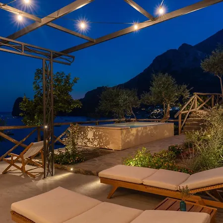 Neranite Bay Views Pool & Jacuzzi