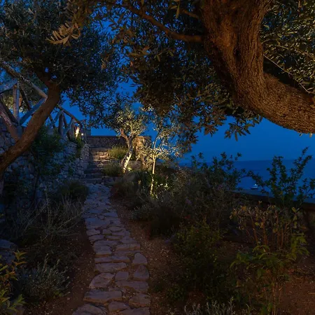 Villa Neranite Bay Views Pool & Jacuzzi