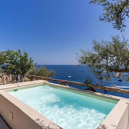Neranite Bay Views Pool & Jacuzzi Villa *