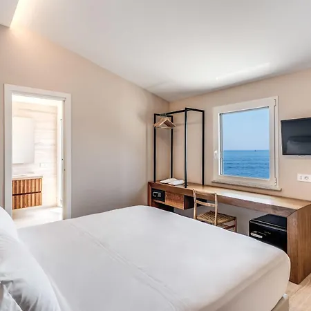 Neranite Bay Views Pool & Jacuzzi Villa *