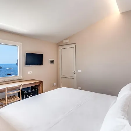 Neranite Bay Views Pool & Jacuzzi Villa